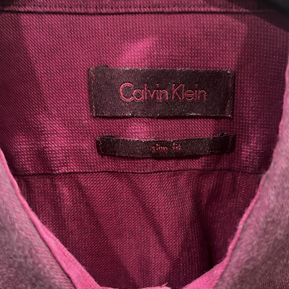 Button down - Picture 3 of 3